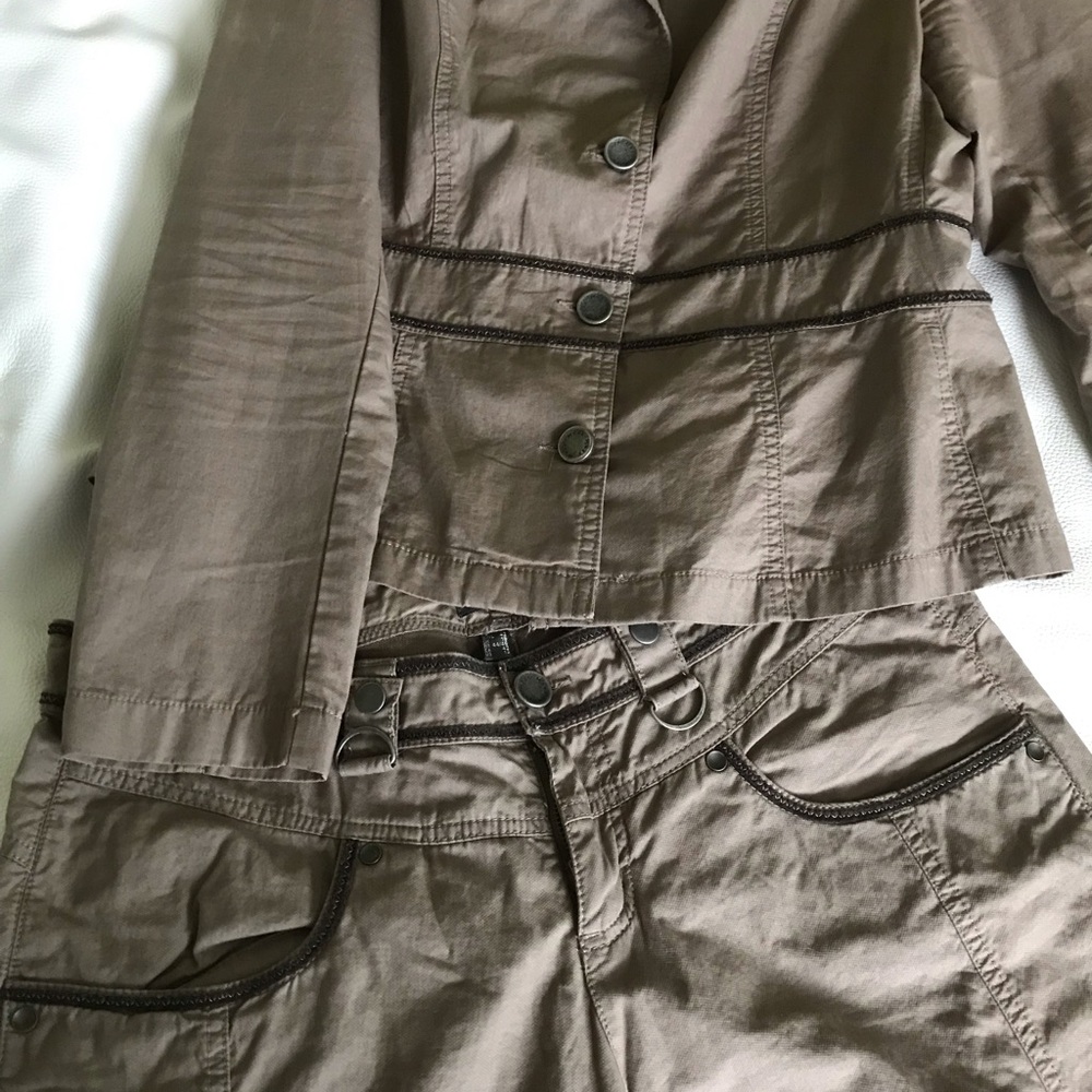 Suit - Picture 5 of 8